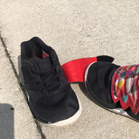 Nike Kyrie Irving Velcro toddler shoes - Picture 4 of 7
